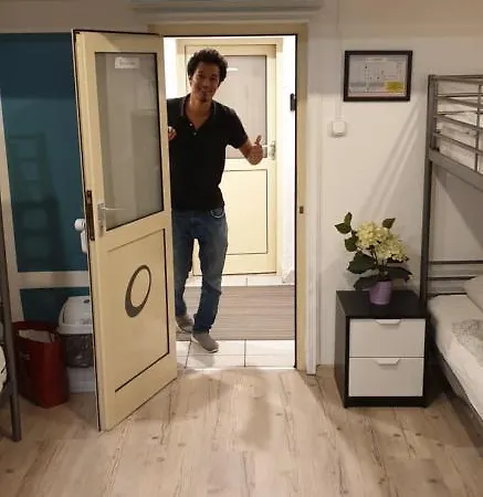 V61 Hostel *